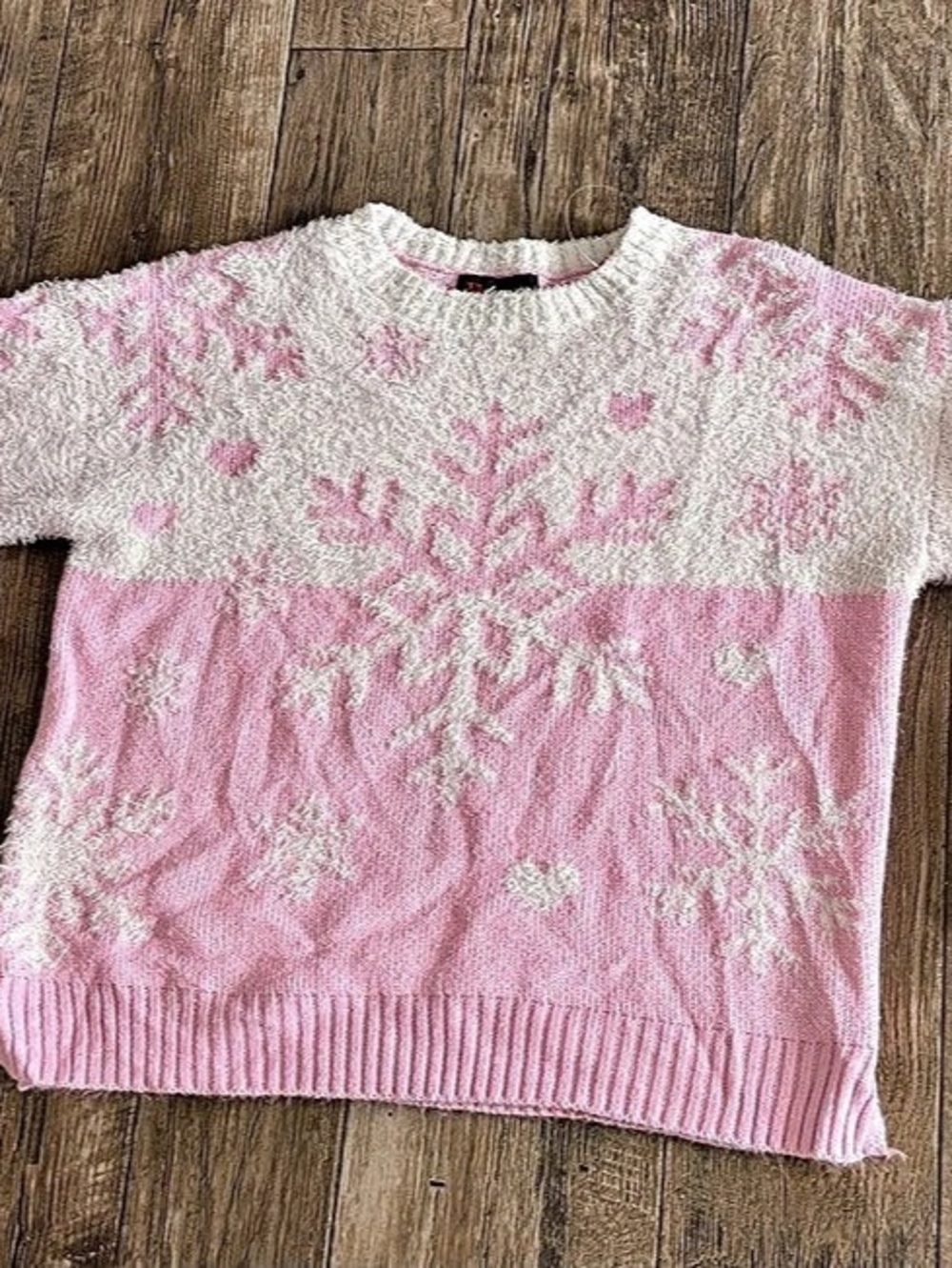 33 Degrees Women's Snowflake Festive Graphic Sweater Pink & White